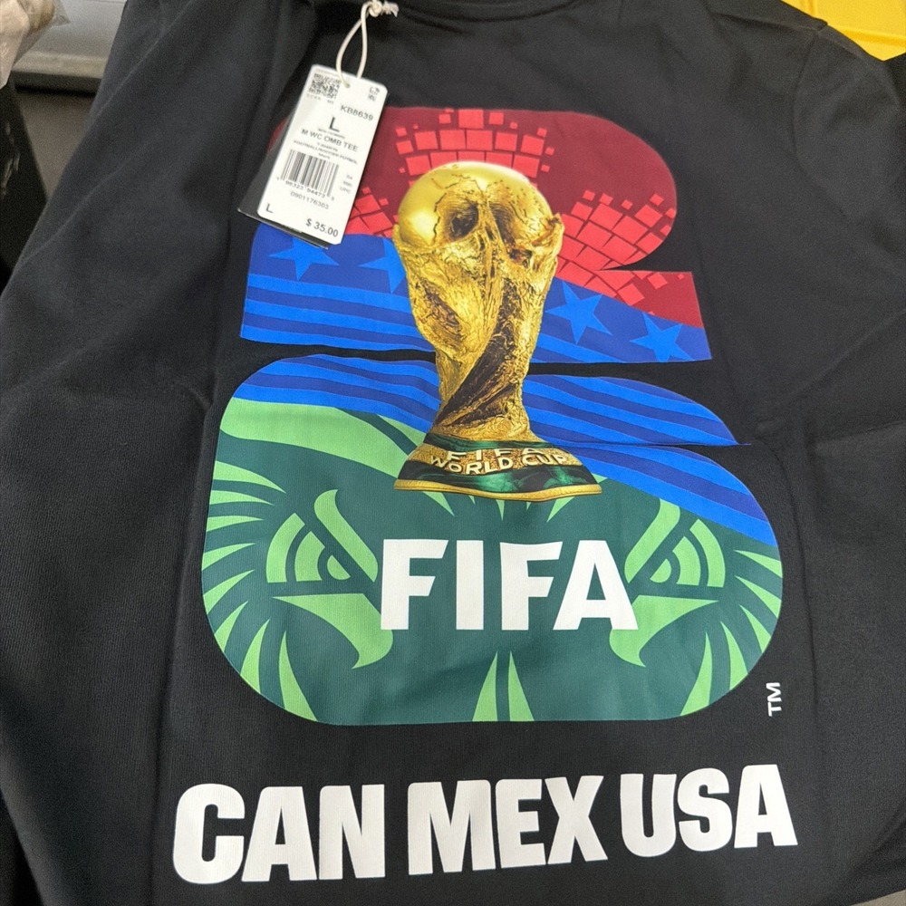 FIFA WORLD CUP 26™ MATCH BALL GRAPHIC MENS T-SHIRT NWT SIZE L - Picture 3 of 3